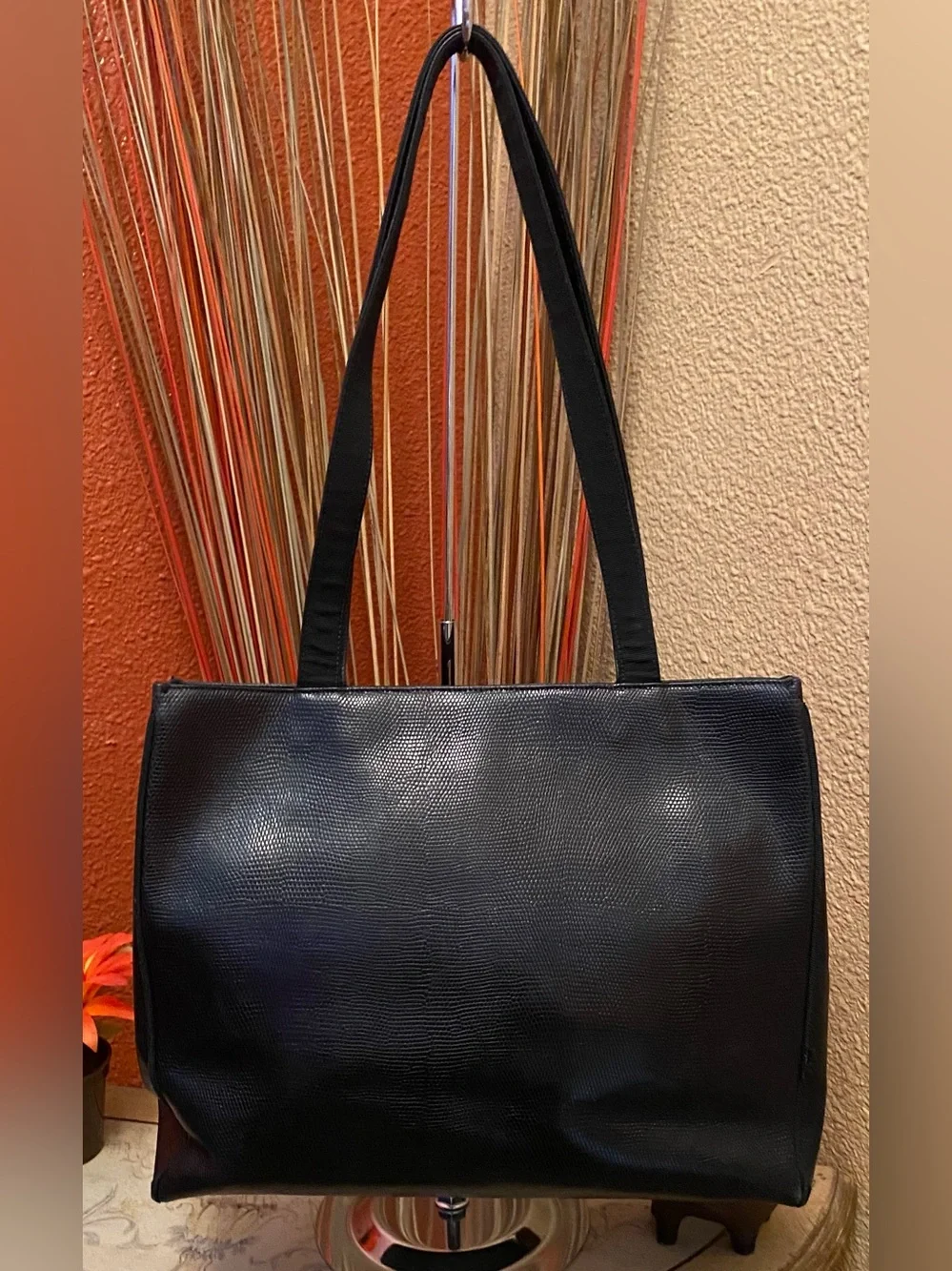 Salvatore Ferragamo Vintage - GUC -Vera Bow Lizard Embossed Shoulder Black Bag